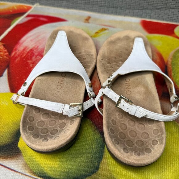 Vionic KIRRA White Laser Cut Leather Flat Slingback Sandals Size 8 - Picture 3 of 8